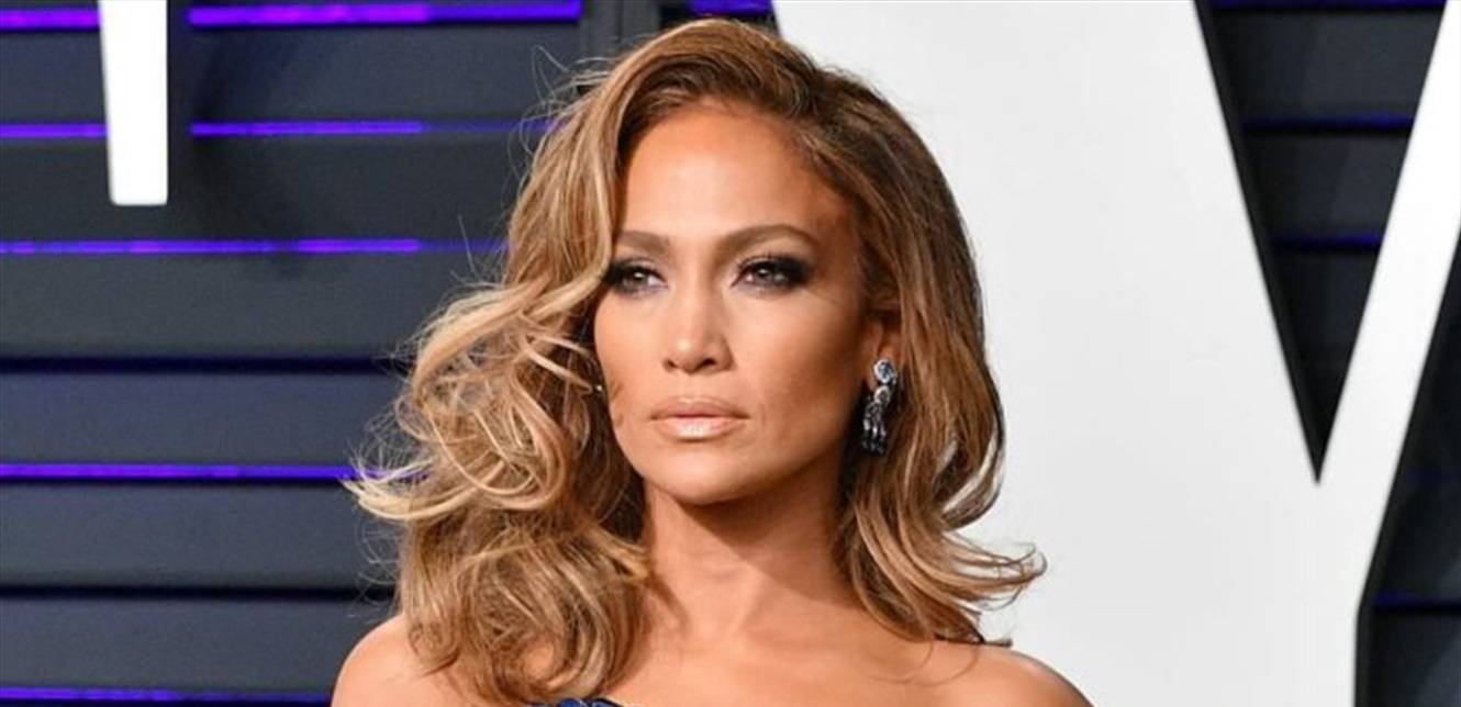جاستن بيبر وجنيفر لوبيز يبرزان في حفل توزيع جوائز "People's Choice Awards"