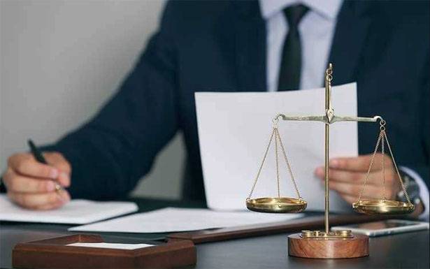 القاضي المنفرد يفصل مسألة الدفع : بالدولار أم بالعملة الوطنية؟