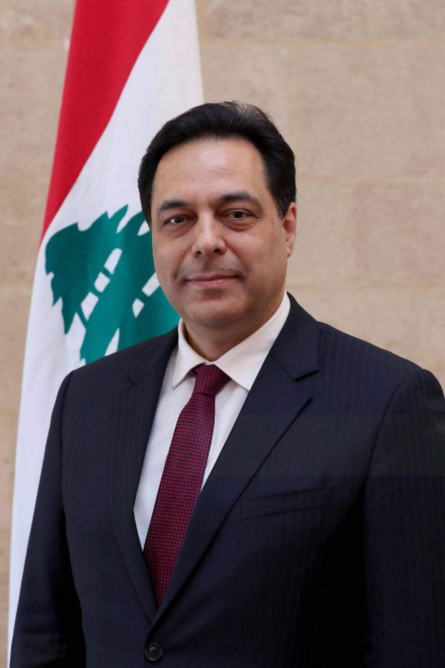 طرح جنبلاط بتفعيل حكومة حسان دياب المستقيلة قيد الدرس
لا ممانعة من «الثنائي الشيعي» وعون : احد خيارات مواجهة الازمة !