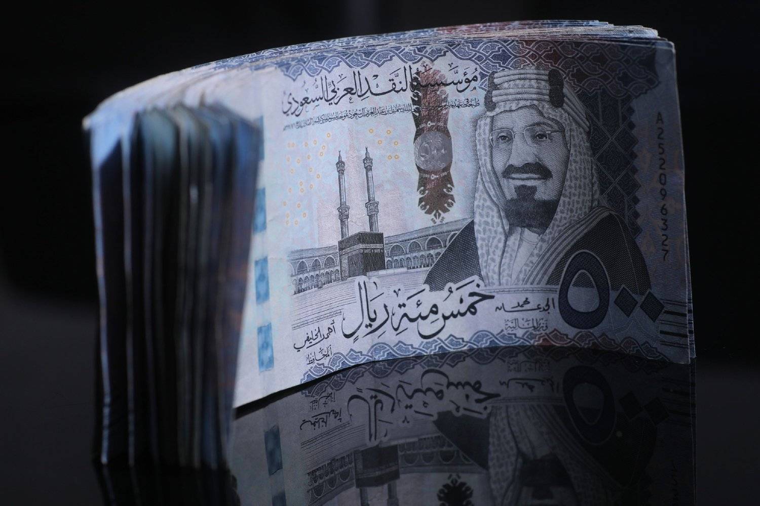 فيتش تحافظ على التصنيف الائتماني للسعودية وتخفض النظرة المستقبلة