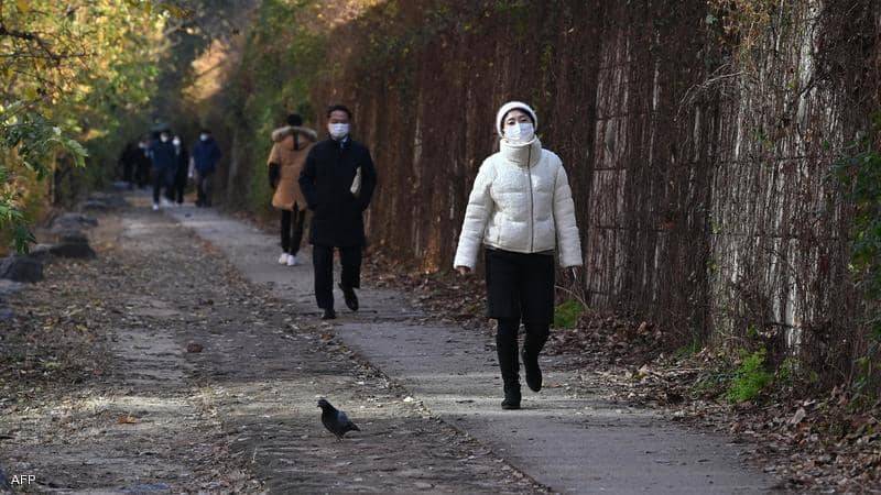 كوريا الجنوبية تسجل أعلى مستوى من إصابات كورونا منذ مارس