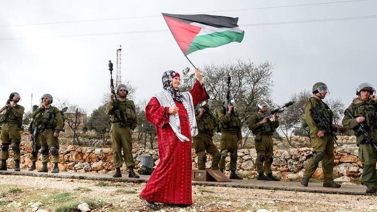 الخارجية الفلسطينية: النساء الفلسطينيات يتعرضن لشتى أنواع الجرائم من قبل القوات الإسرائيلية