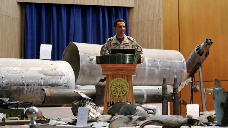 التحالف العربي يؤكد إصابة سفينة تجارية جراء إحباط "عمل إرهابي" في البحر الأحمر