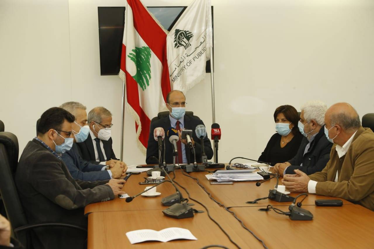 وزير الصحة اجتمع بنقيب الصيادلة: يجب وضع سقف زمني مع إبقاء الأدوية الأساسية مغطاة
