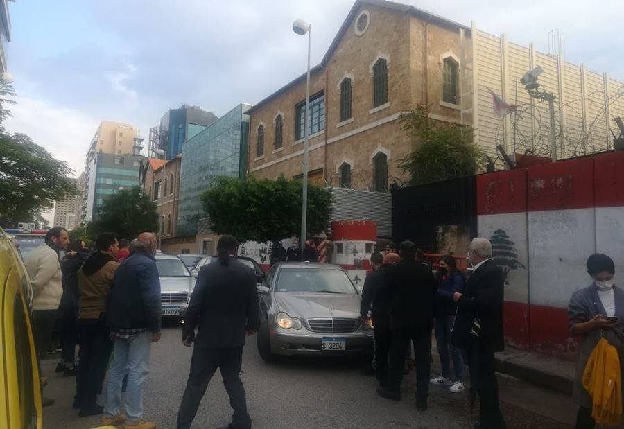 التّدقيقُ الجنائي... وقفةٌ إحتجاجيّةُ للحراك المدني