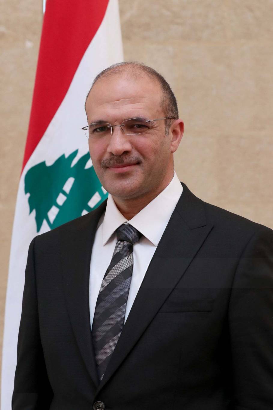 حمد حســن