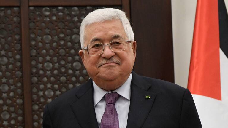 الرئيس الفلسطيني يصل القاهرة للقاء نظيره المصري