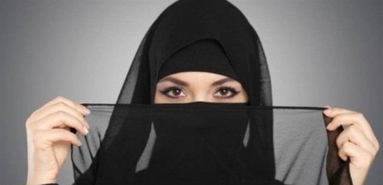 هل يغني النقاب عن ارتداء الكمامة؟