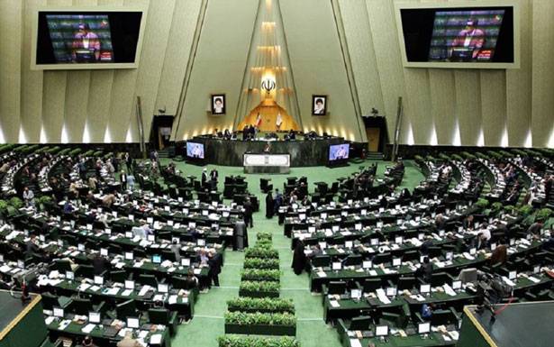 بـــرلمــان إيــــران يـــقر رفــــع نـسبــة تخصــيـب اليورانيوم إلى 20 فـــي المـــئة... رداً عـلـى اغتيال زاده