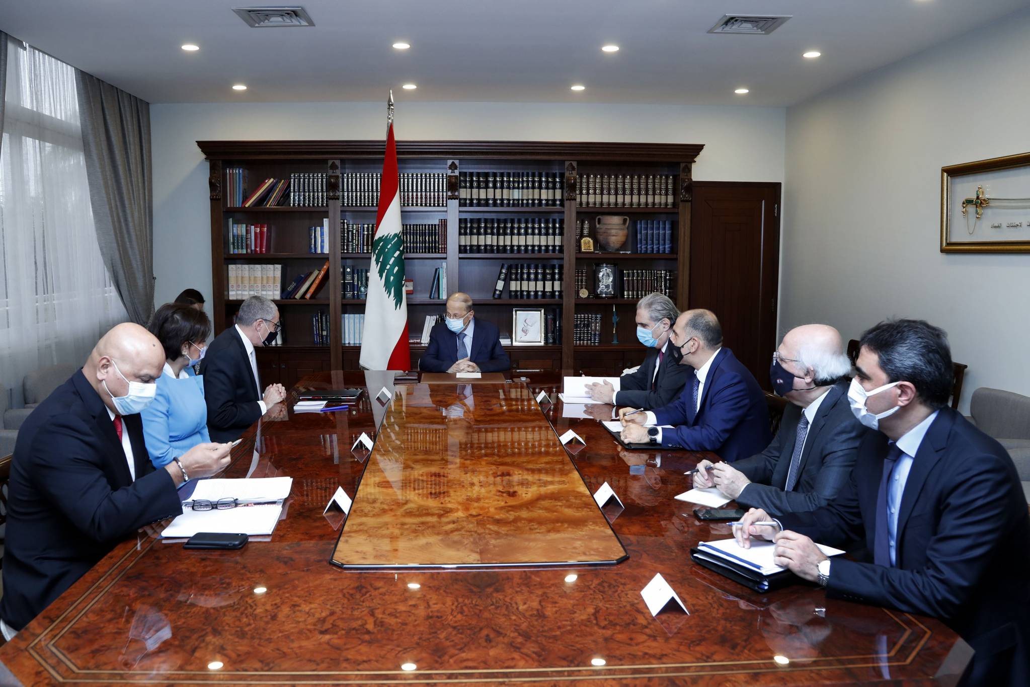 تسلّم تقريراً عن المرحلة الثانية من خطة اعادة اعمار المناطق المتضررة
عون : التدقيق الـجـنائـي سيُحقق صدقية الــدولـــة تـجاه المجتمع الــدولي والــدول المانحة