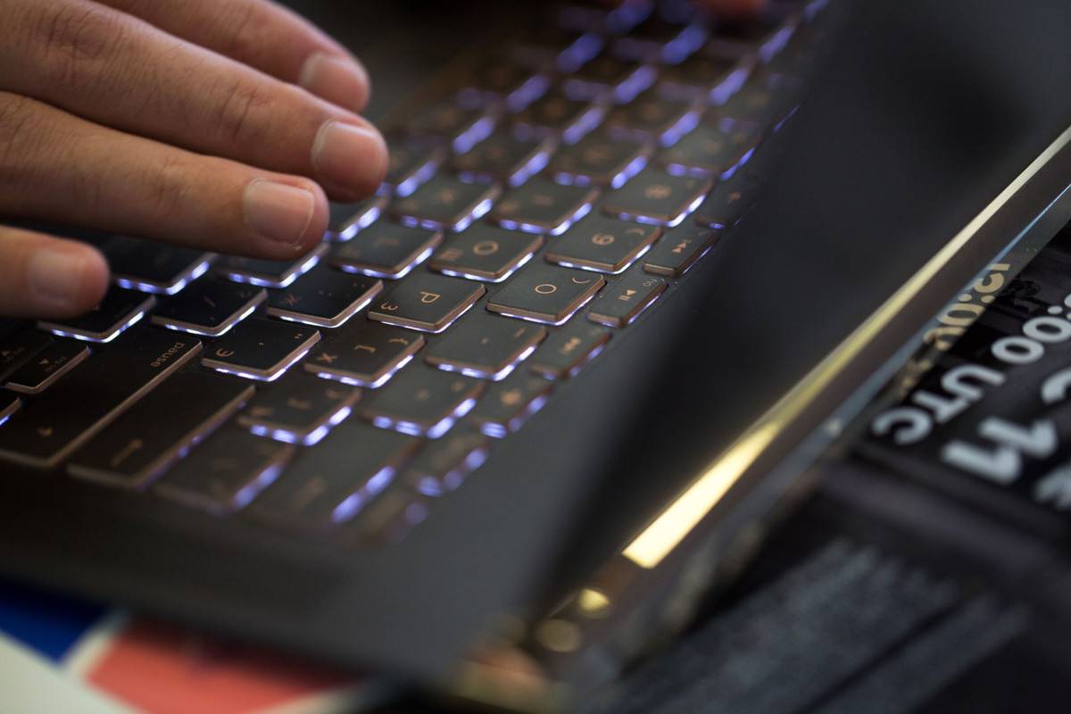 الاتحاد الأوروبي يسعى لمعاقبة ناشري الأكاذيب عبر الانترنت