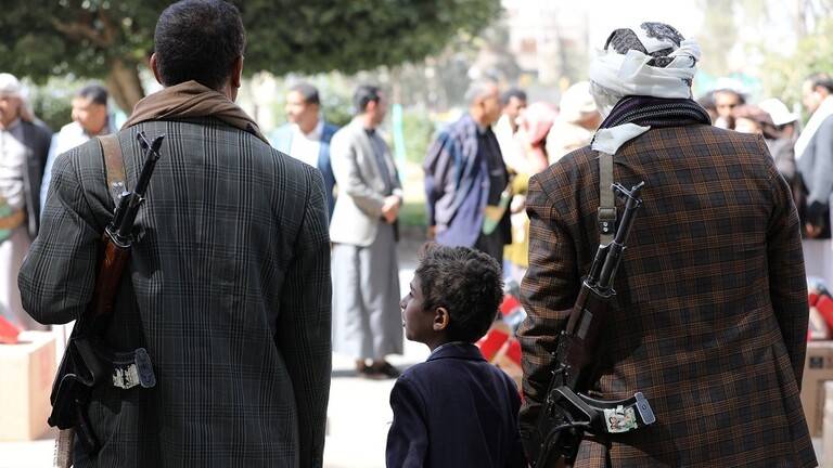 اليمن.. الحوثيون يعلنون عودة 15 شخصا من قوات الرئيس هادي إلى "الصف الوطني" بينهم قائد لواء