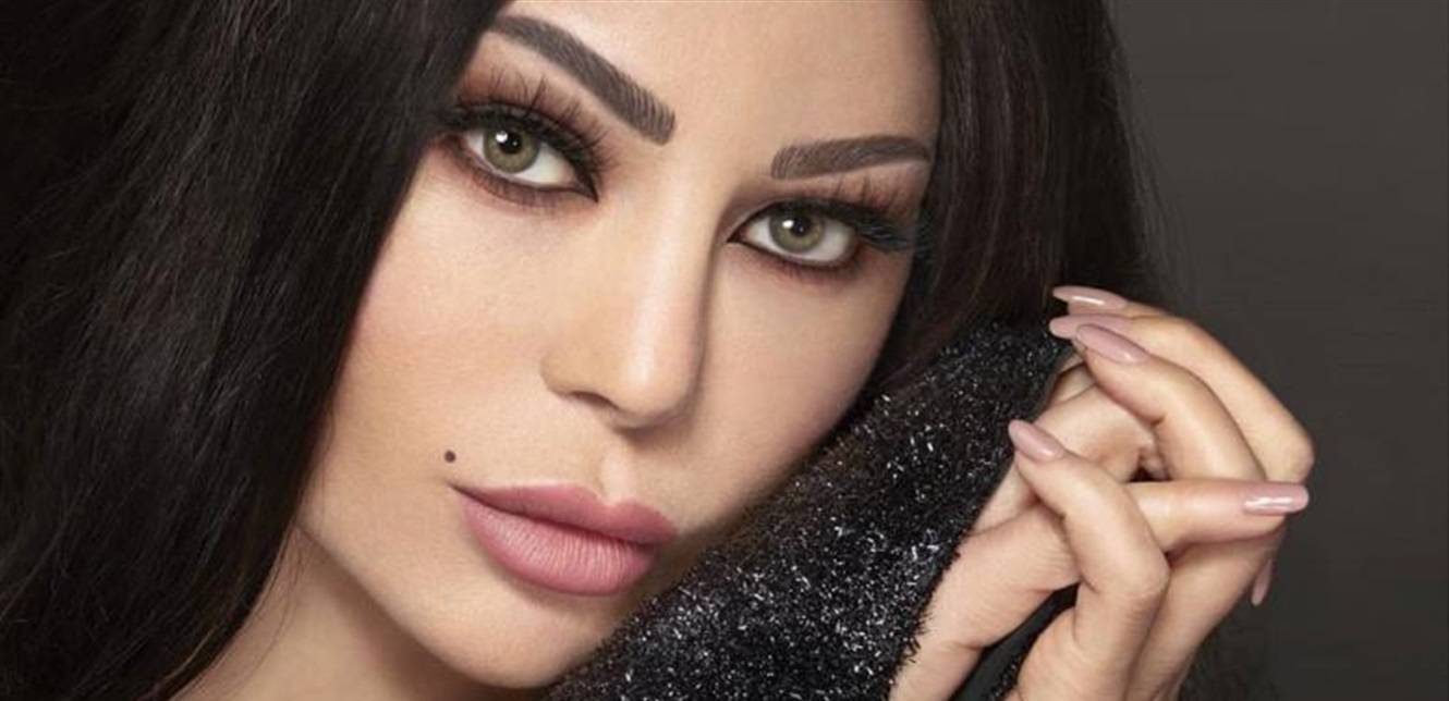 هيفا تطل على محبيها بالأحمر وعيون رمادية (صورة)