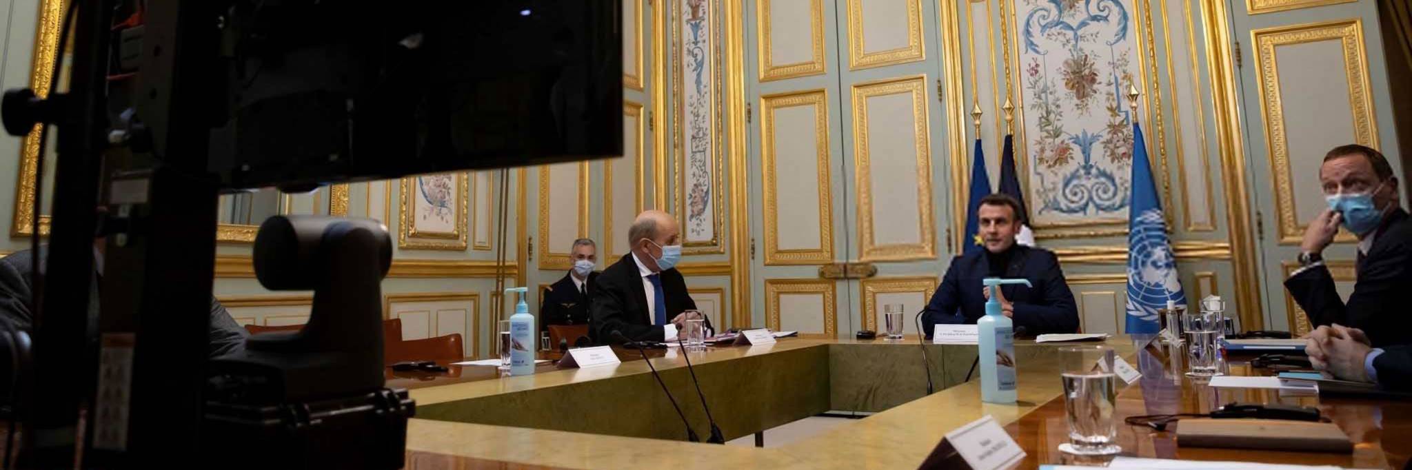 الحريري استأخر زيارةَ عون لتفادي «مشكل أكبر» .. وبعبدا : نحن بالانتظار
بري مستاءٌ من المراوحة .. وحزب الله ينصحُ بـ «الحوارِ وتدويرِ الزوايا»
ماكرون : المساعدات لا تحلّ محلّ الالتزام بتشكيلِ الحكومةِ وبخارطةِ الطريقِ المطلوبة