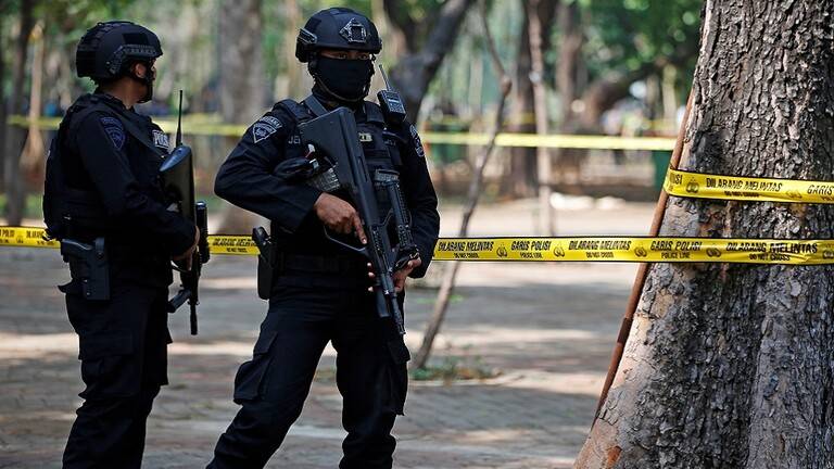 الشرطة الإندونيسية: مقتل 6 يشتبه بأنهم من أنصار رجل دين في اشتباك