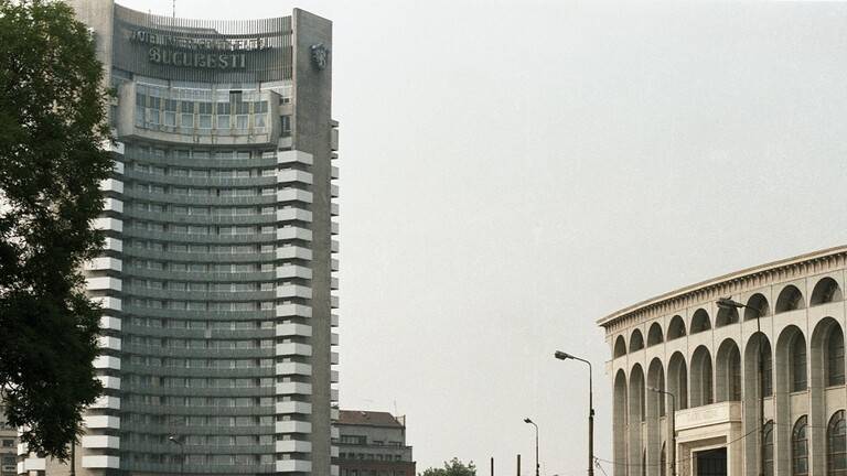 المعارضة تفوز بالانتخابات في رومانيا بعد فرز 95٪ من الاستمارات