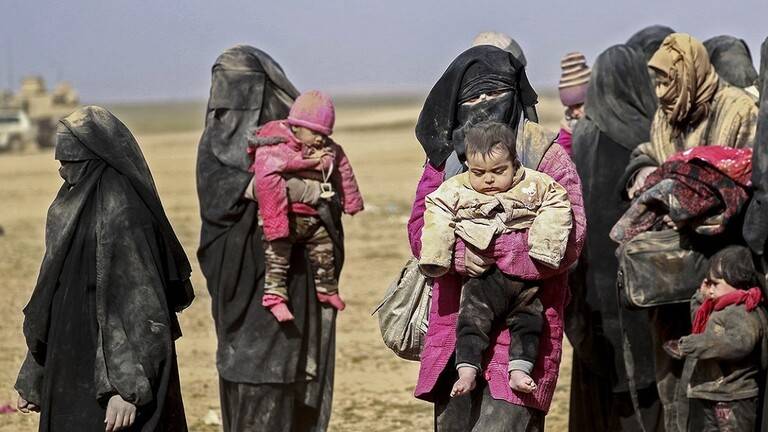 أوزبكستان تعيد من سوريا 25 امرأة و 73 طفلا من عائلات "داعش" إلى أراضيها