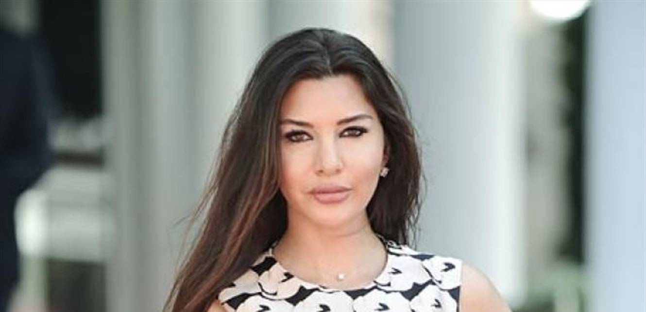 لاميتا فرنجية تستعرض حملها!