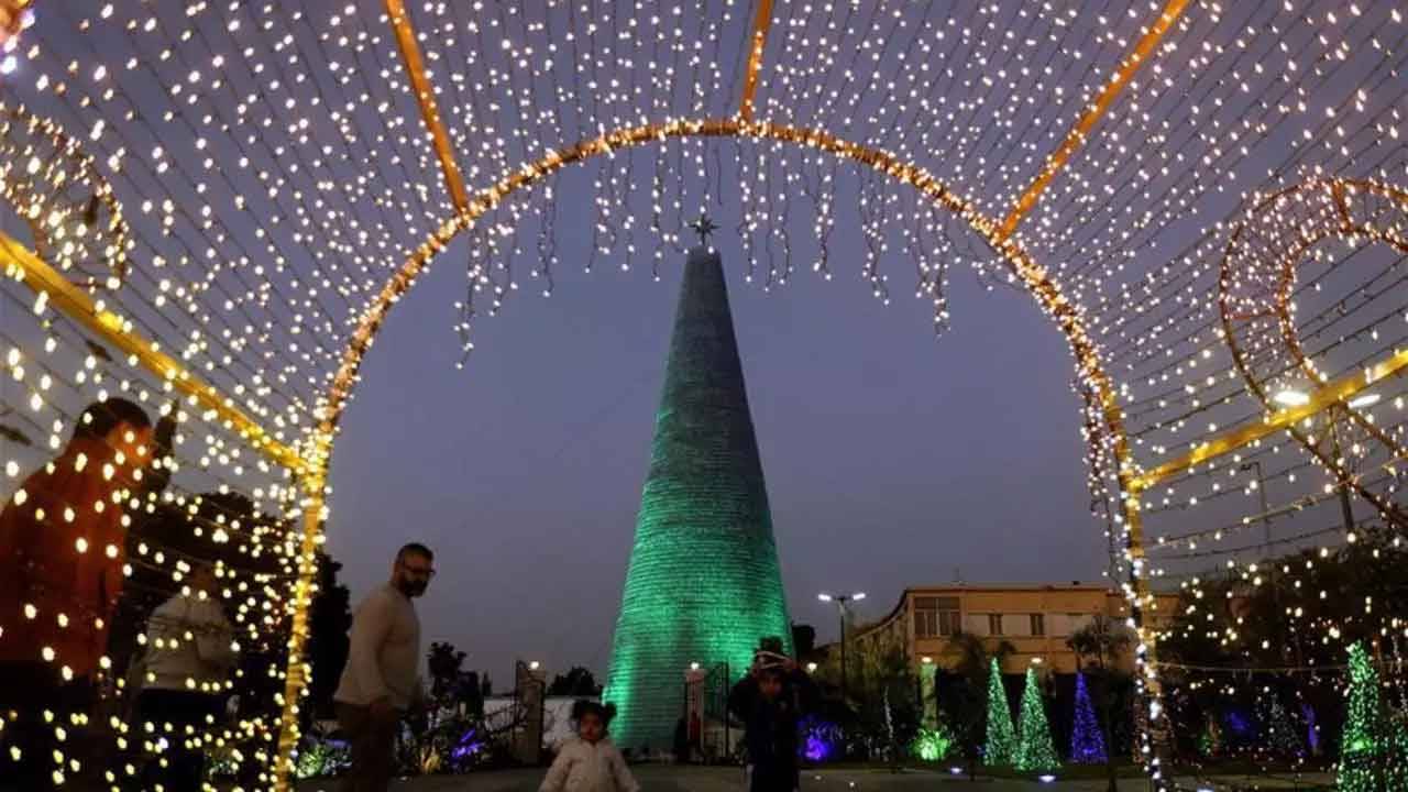 الـه ارسطو غائب والهنا معنا في الميلاد