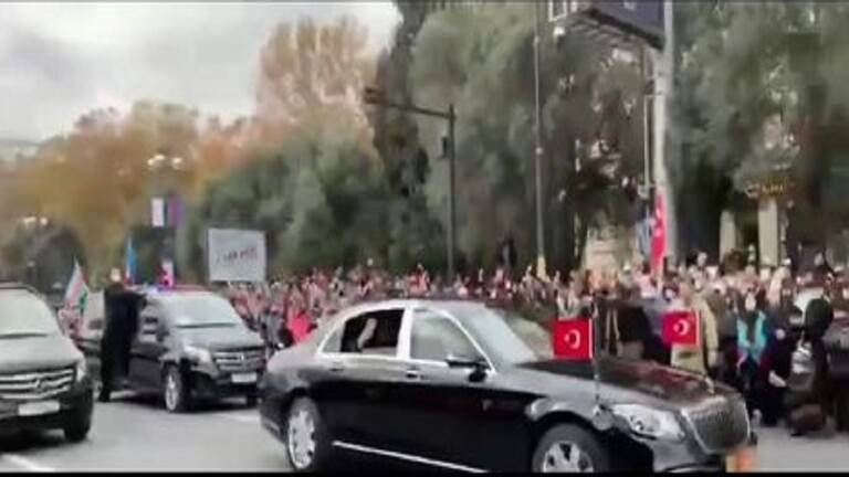 أردوغان يشارك في عرض عسكري في باكو بمناسبة انتهاء الأعمال القتالية بقره باغ