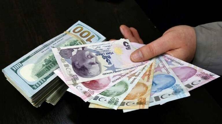 الليرة التركية تهبط بعد تسريبات عن عقوبات أمريكية وشيكة