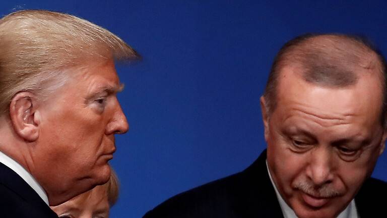 بلومبرغ: ترامب وقع على حزمة عقوبات ضد تركيا على خلفية صفقة صواريخ "إس 400"