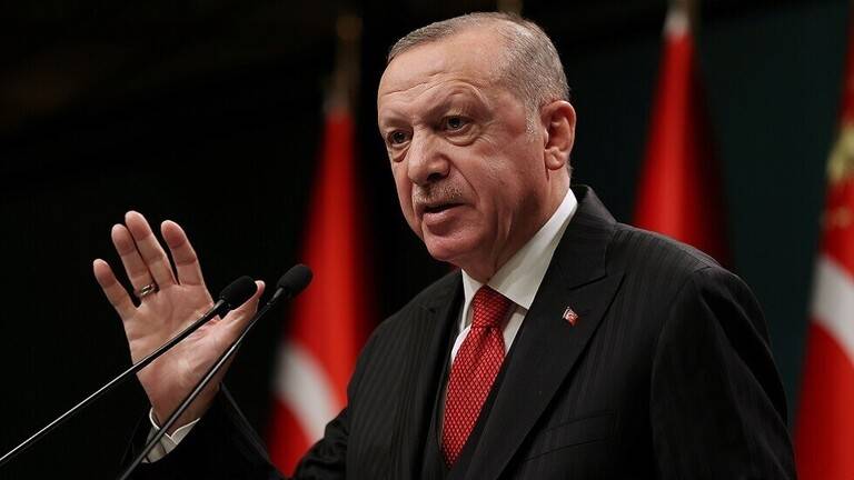 أردوغان يدعو الاتحاد الأوروبي للتخلص من الدوامة التي جرته إليها اليونان وقبرص