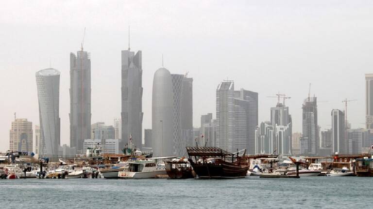 قطر تحتجز قارب صيد تابع للبحرين في مياهها وتحيل طاقمه للنيابة