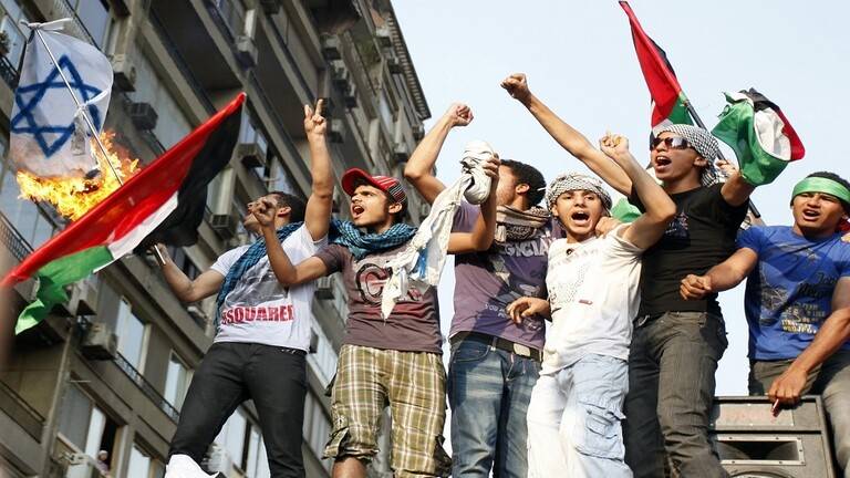 موجة التطبيع الرابعة مع إسرائيل.. عصية على الشارع المصري ومربكة للحكومة