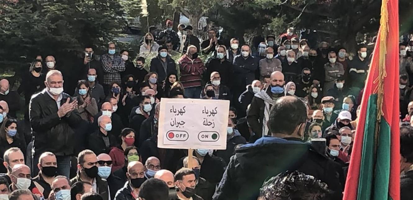 اقفال اسواق زحلة للمطالبة بإبعاد 