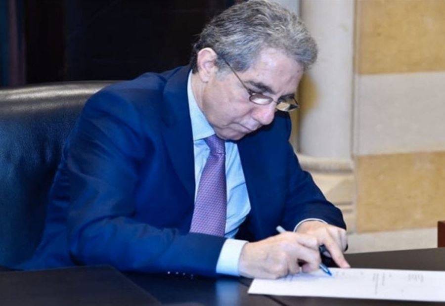 وزني يوقّع قراراً بشأن 