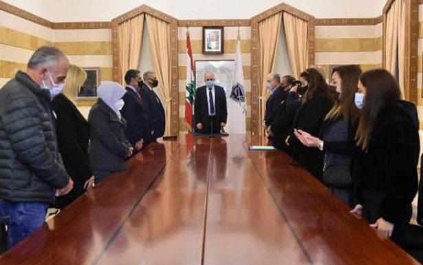 عرض التطورات مع بري فهمي التقى وفداً من أهالي شهداء الانفجار