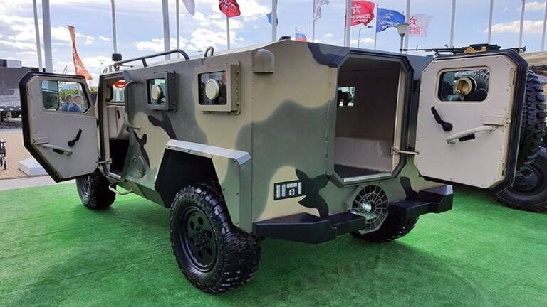 الدفاع الروسية توقع اتفاقية تصميم 4 نماذج لمدرعة "ستريلا" الخفيفة