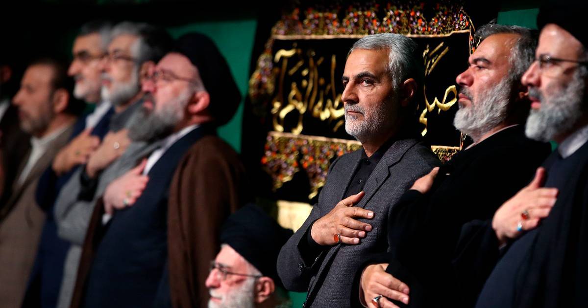 خامنئي يعد بالانتقام من منفذي وآمري اغتيال قاسم سليماني وأبو مهدي المهندس