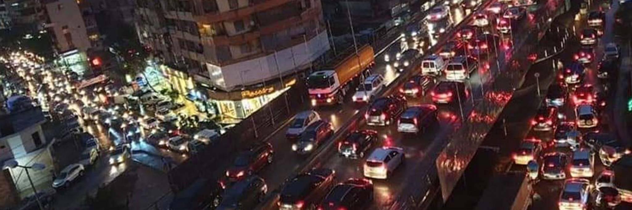فرملة حرب البيانات ومُحاولات لتطبيع العلاقة بين عون والحريري قبل زيارة ماكرون
حزب الله لا يقدّم اقتراحات لكنه يُشجّـع على اعادة التواصل والحوار
مجلس النواب يطلب من صوان الملف بالقرائن .. وخليل وزعيتر يطلبان تغيير القاضي
