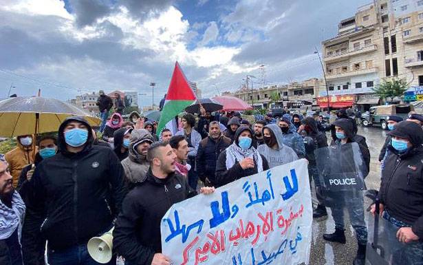 وقفة احتجاجية ضدّ زيارة سفيرة اميركا الى صيدا شيا تلغي جولتها وتجتمع بالحريري في مجدليون وتتفقد القلعة