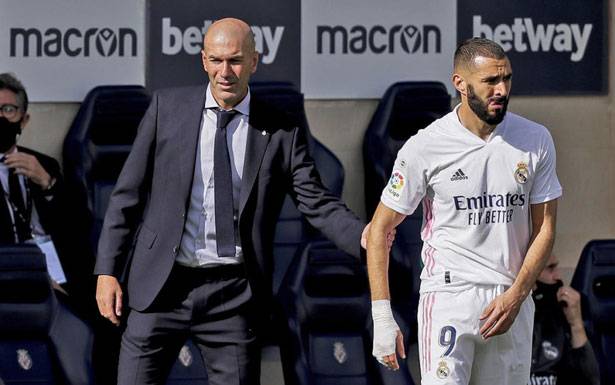 زيدان يشيد ببنزيما بعد الفوز على أتلتيك بلباو (3-1)
