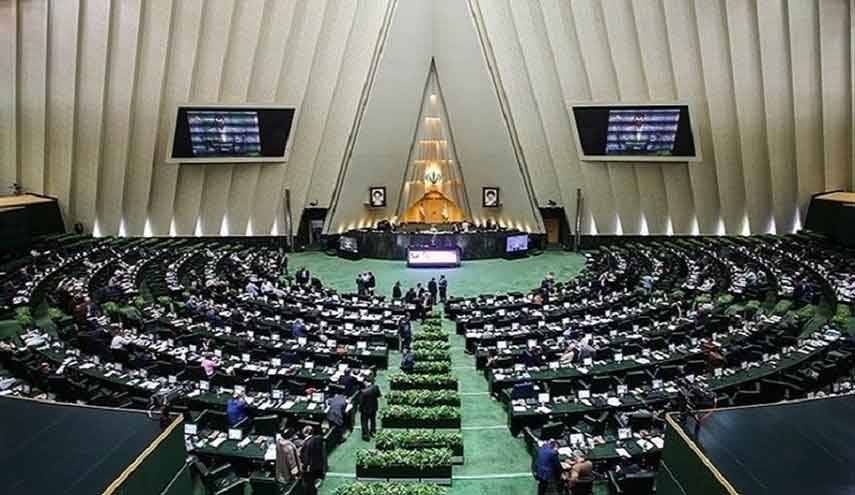 البرلمان الايراني يسمح بترشح ضباط الجيش للانتخابات الرئاسية