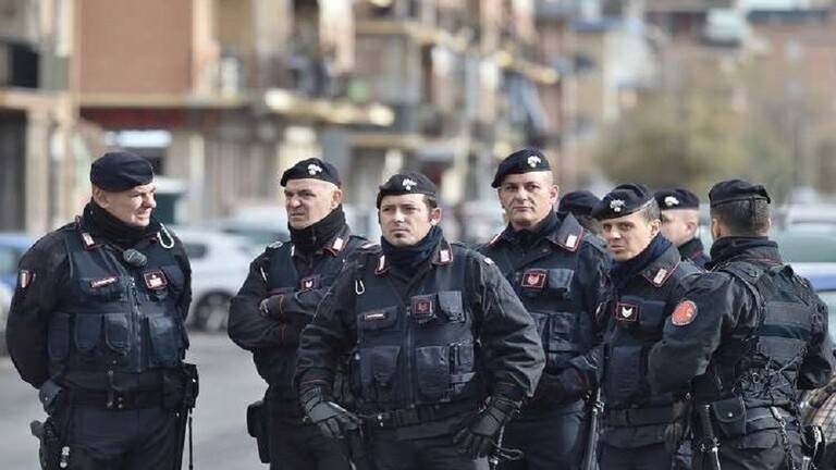 إيطاليا.. اعتقال امرأة قتلت شخصين من ألبانيا ووضعت جثتيهما في حقائب