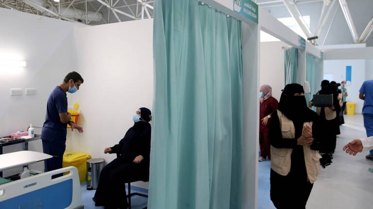 أكثر من 10 آلاف شخص تلقوا لقاح ‫ضد كورونا في السعودية.. ونصف مليون بالانتظار