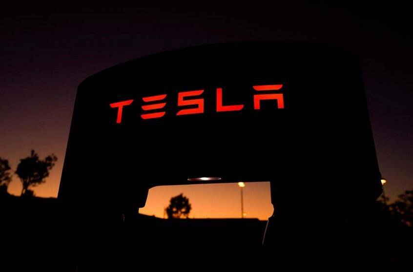 المتداولون يستعدون لأحجام تداول تاريخية قبيل دخول Tesla إلى مؤشر S&P500