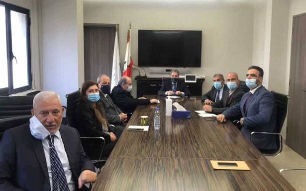 الإعفاء الضريبي بــيــن وزنــــي وموظـفـي المـصارف