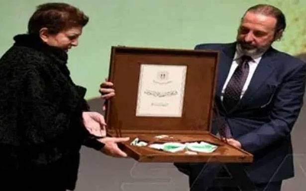 الأسد منح المعلم وسام الاستحقاق السوري من الدرجة الممتازة