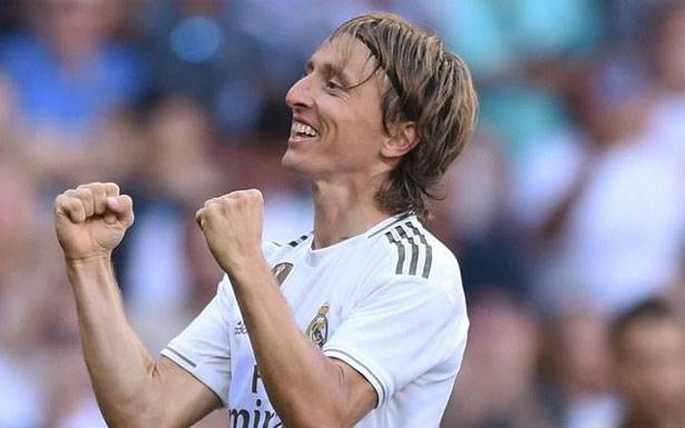 مودريتش يوافق على تجديد عقده لعام واحد مع ريال مدريد