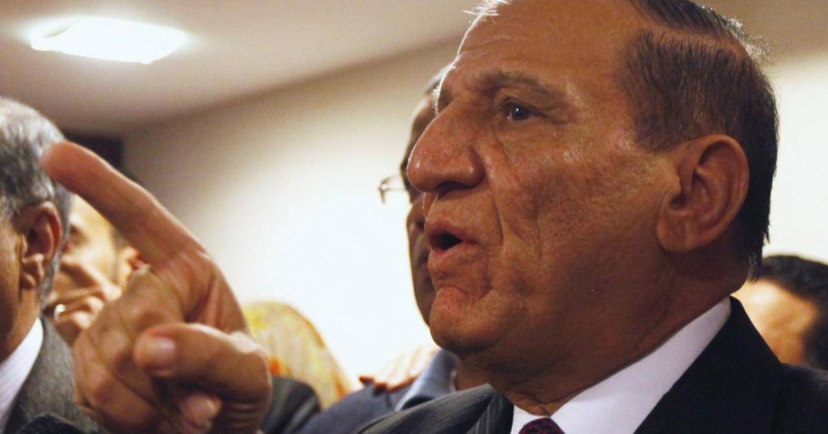 نجل  رئيس الأركان المصري السابق يخرج عن صمته بعد أنباء عن إلقاء والده "بيانا عاجلا"
