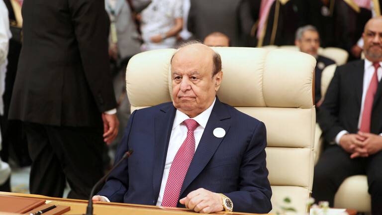 الحكومة اليمنية الجديدة تؤدي اليمين الدستورية أمام هادي في الرياض