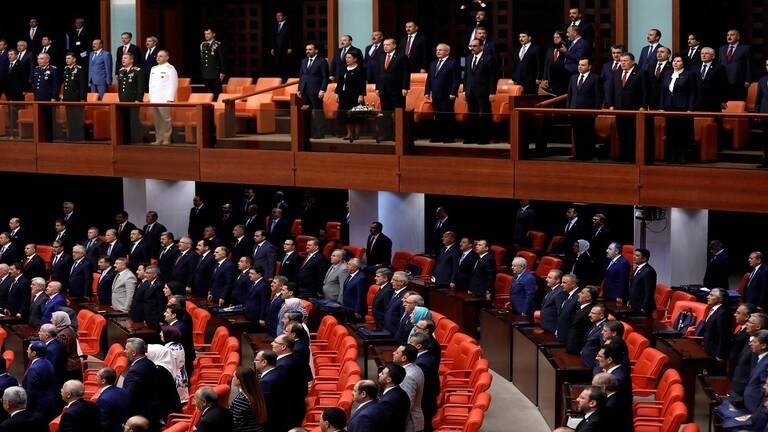 البرلمان التركي يقر قانون الإشراف على الجمعيات الأهلية