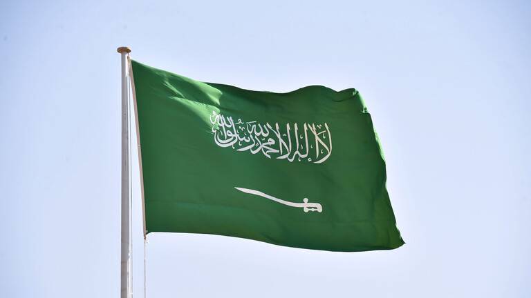 السعودية تمدّد حظر الرحلات الجوية ودخول المملكة لمدة أسبوع