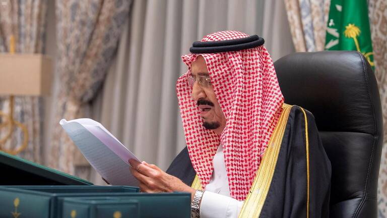 الملك سلمان يوجه دعوة إلى أمير قطر لحضور القمة الخليجية