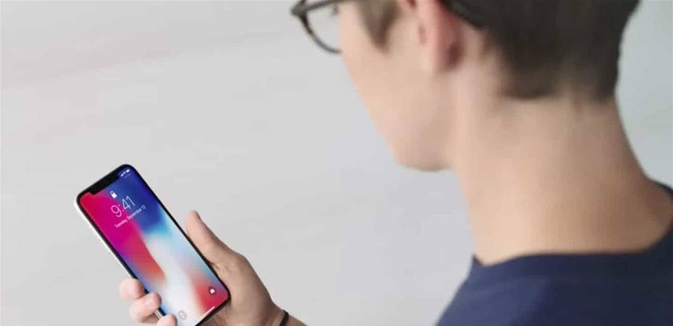 كيف تخطط آبل لجعل آيفون محور جميع أعمالها في 2021؟